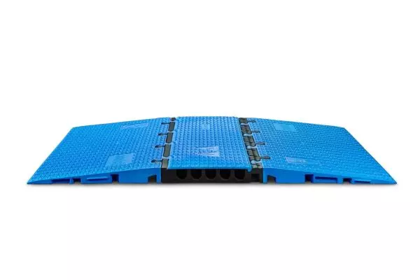 Adam Hall passage de câble PMR